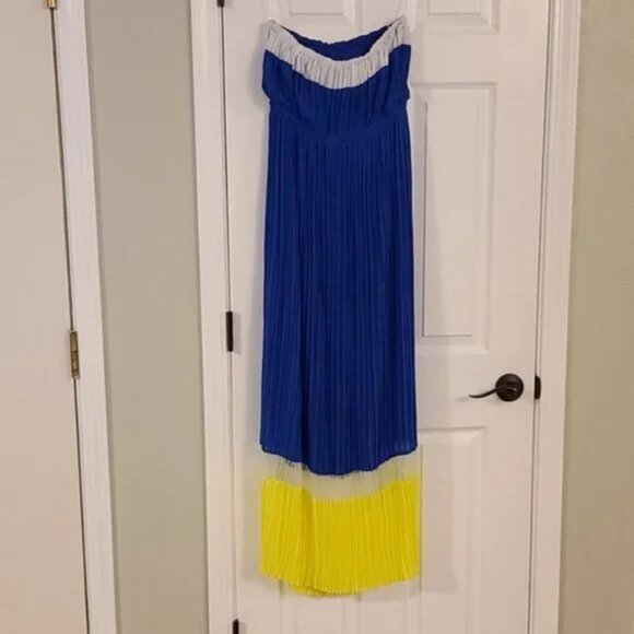 Romeo & Juliet Couture strapless pleated Maxi Dress - Picture 3 of 3